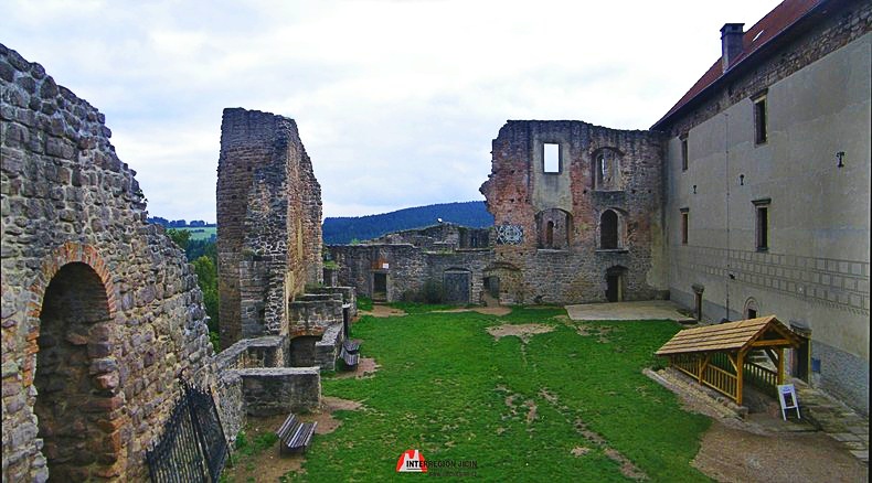 Hrad Pecka - panorama