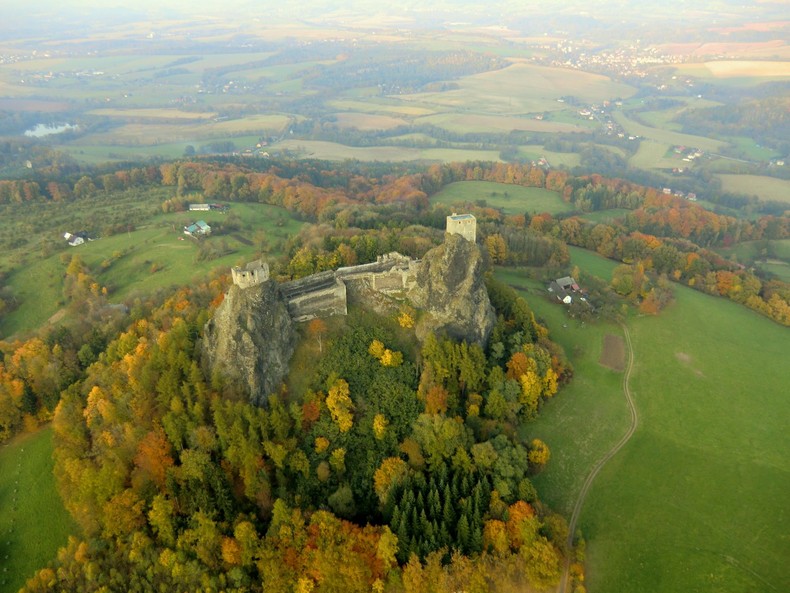 Letecký pohled na hrad Trosky