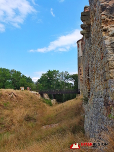 Zámek a hrad Zvířetice