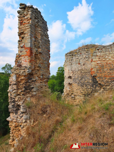 Zámek a hrad Zvířetice